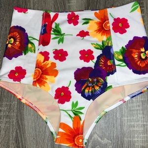 Kortni Jeane textured white floral